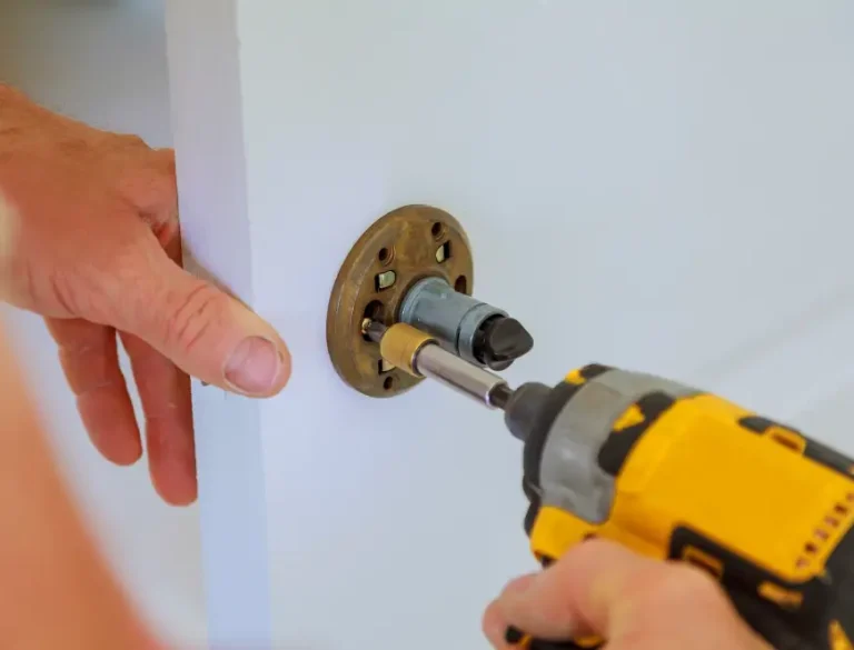 carpenter-at-lock-installation-with-electric-drill-2025-03-27-05-49-52-utc.webp